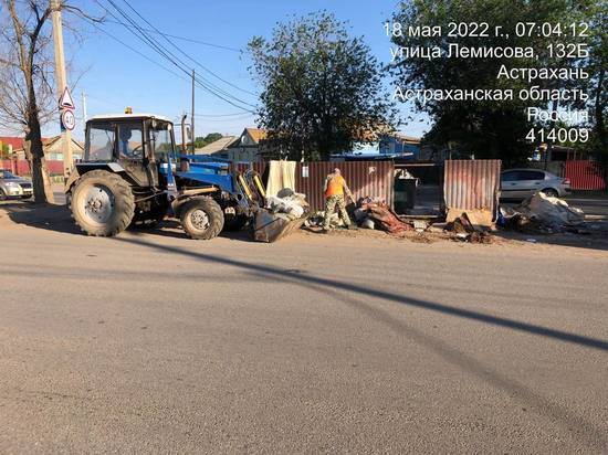 В Астрахани поселок Свободный захламили бытовым мусором