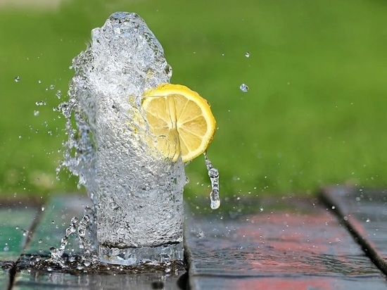 «Вода и диета»: как без вреда для здоровья пережить жару рассказал врач из Красноярского края