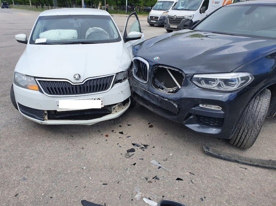 В ДТП у Приокского путепровода в Рязани пострадала 21-летняя водитель BMW