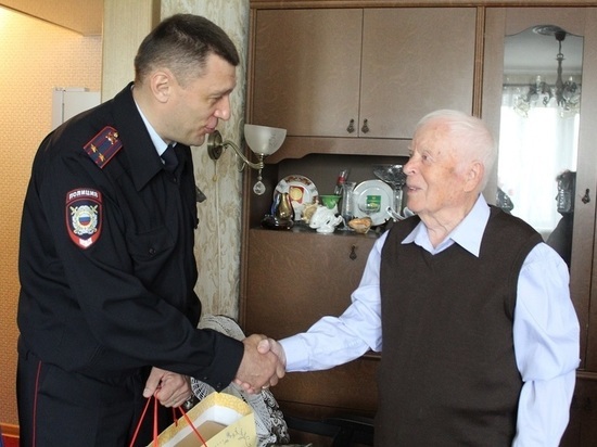 В Серпухове легендарный милиционер отметил 90-летие
