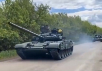 Telegram-канал агентства ANNA-News опубликовал видео с переданными Вооруженным силам Украины (ВСУ) польскими танками Т-72М1 и Т-72М1R в Харьковской области
