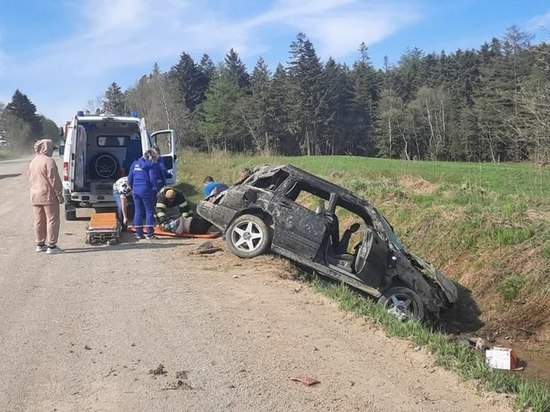 Водитель без прав на Subaru Forester съехал в кювет на юге Сахалина