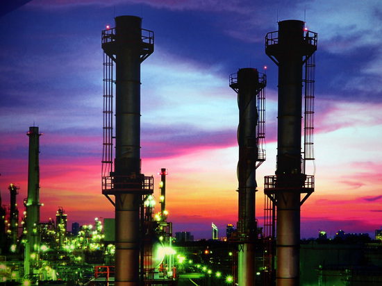 "Газпром нефть" перенаправляет нефть на азиатский рынок