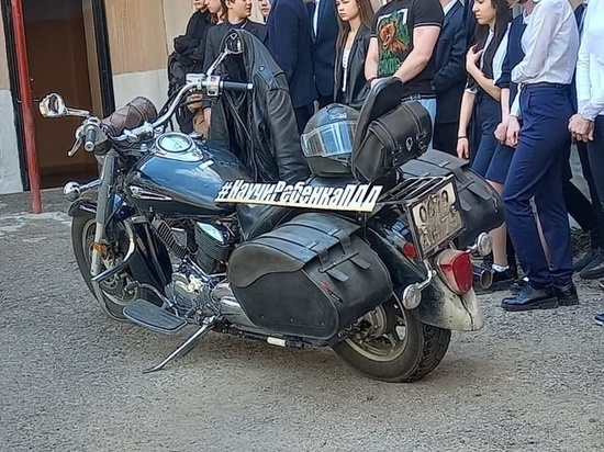 Полиция и байкеры провели линейку в читинской школе после ДТП с учеником