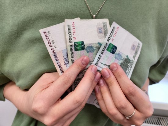 Невыгодный курс: в Невском районе мужчина обменял купюру «банка приколов» на реальные деньги