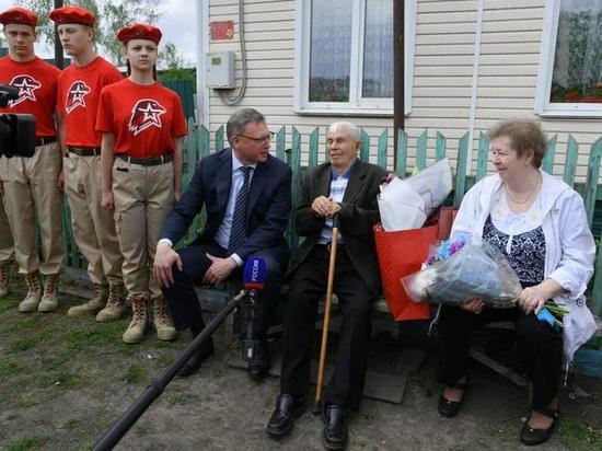 Губернатор Омской области навестил 95-летнего разведчика-фронтовика