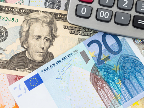 Стали известны причины обвала доллара и евро