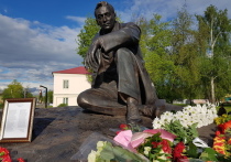 В Павловском Посаде, где родился 8 февраля 1928 года и вырос народный артист СССР Вячеслав Тихонов, установили ему памятник