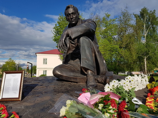 В Павловском Посаде открыли памятник народному артисту СССР