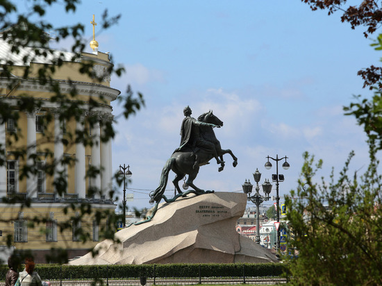 Петербург украсят флагами и баннерами к 350-летию Петра Великого