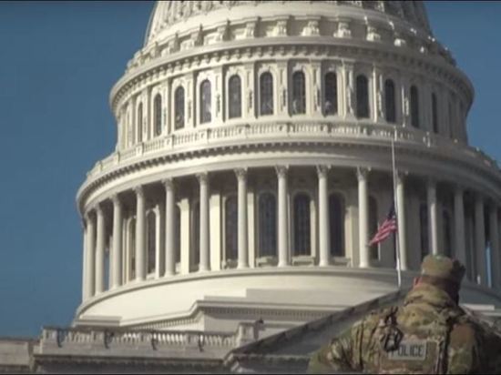 Американцы стали обсуждать штурм Капитолия после выделения многомиллиардной помощи Украине