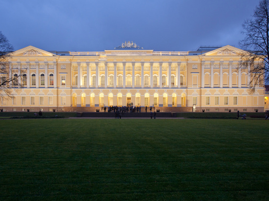 Русский музей закрыли для посетителей после сообщения о бомбе 21 мая