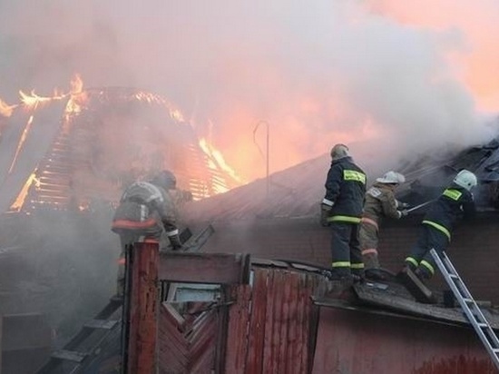 Сразу два частных дома сгорели в Уссурийске