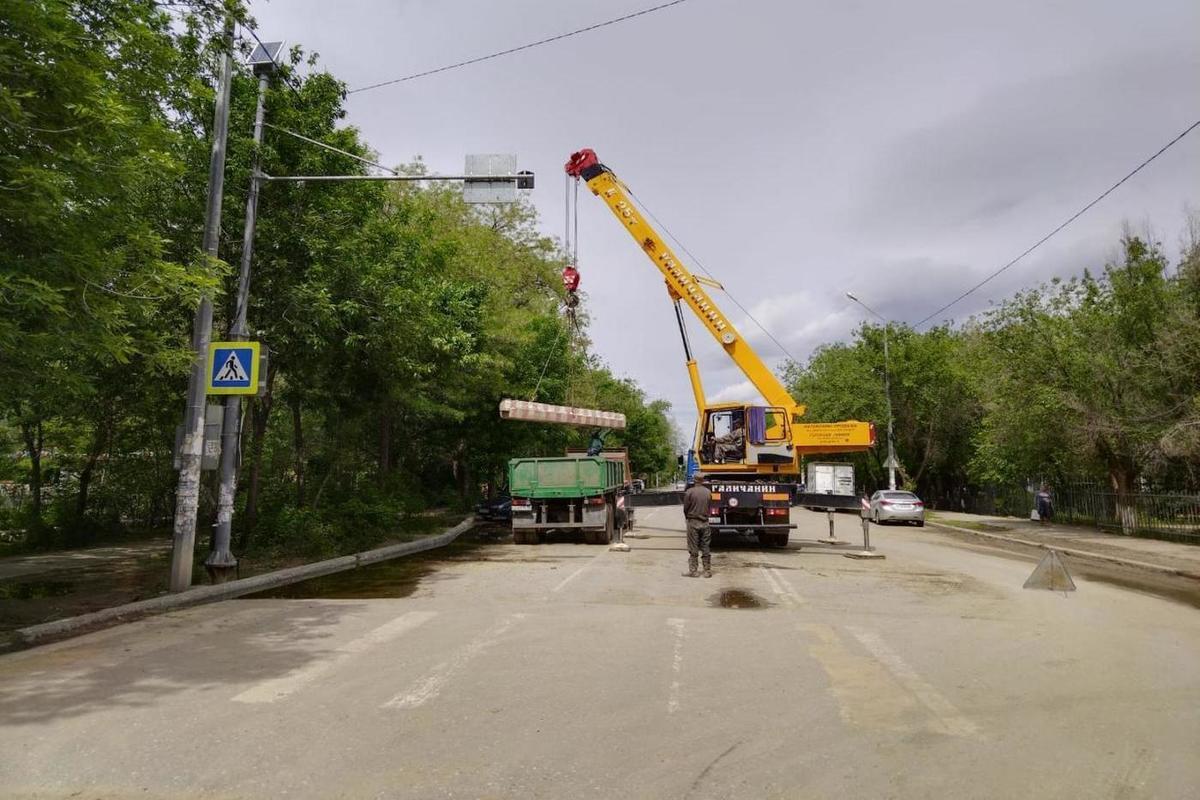 В Астрахани снова открыли движение на улице Адмирала Нахимова - МК Волгоград