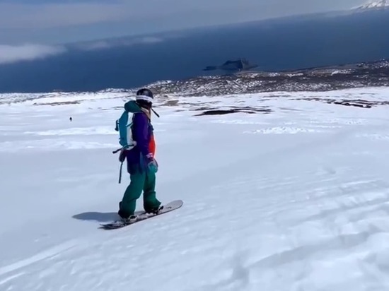 Горнолыжный спуск со склонов главной вершины Сахалинской области попал на видео