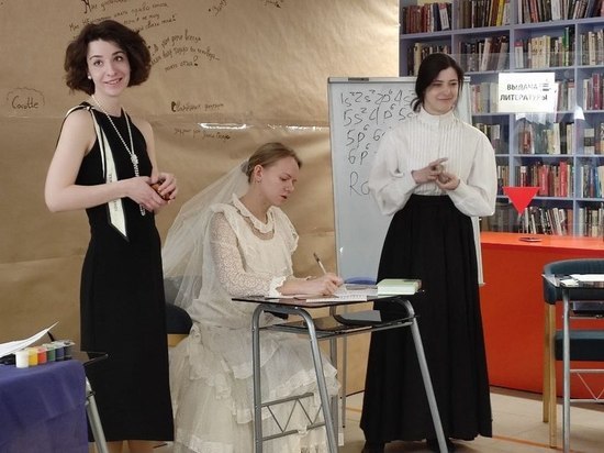 Мария Кюри и Коко Шанель рассказали петербуржцам историю феминизма в Ночь музеев