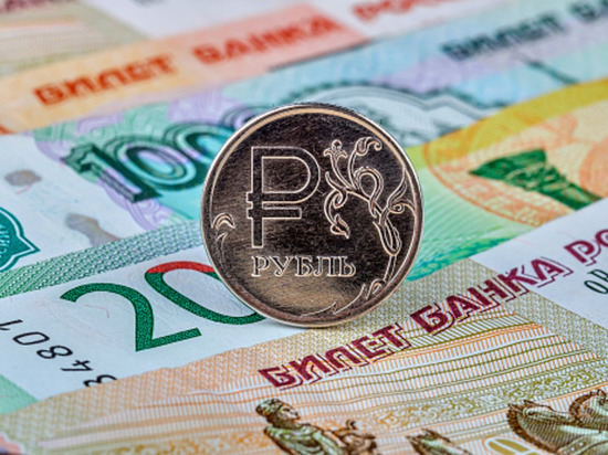 Российские пенсионеры получат в июне по 10 тысяч рублей
