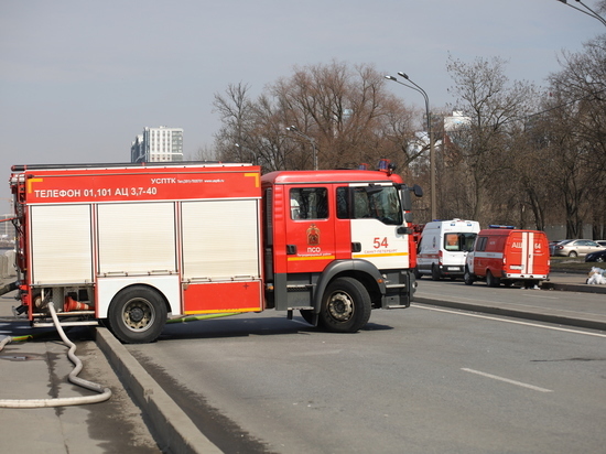 Спасатели потушили загоревшуюся после ДТП в Ананьино машину