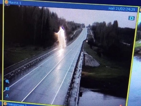 В Кировской области камера зафиксировала светящуюся фигуру человека