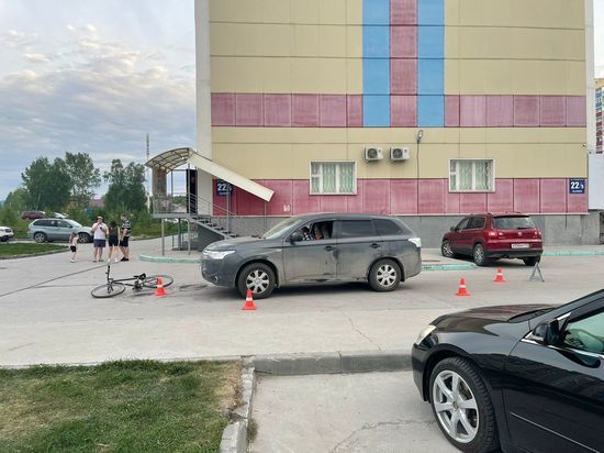 Юного велосипедиста сбили во дворе на Первомайке в Новосибирске