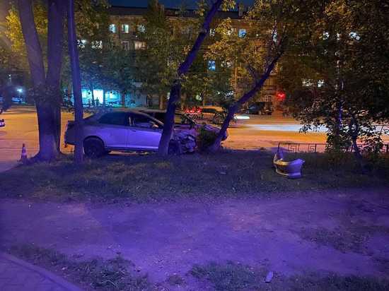 Автоледи на «Хонде» сбила велосипедиста и покалечила своих пассажиров в Новосибирске