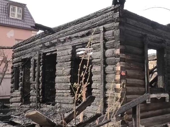 Деревянный дом в Иркутске подожгли Боксёр, Апостол и Покемон