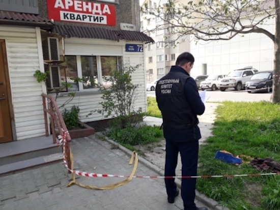 Появились подробности падения мужчины с пятиэтажного дома в Южно-Сахалинске