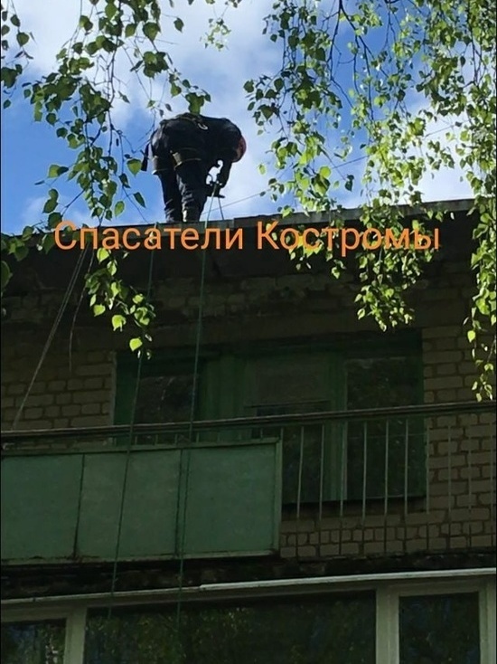 Костромские спасатели выручили пожилую женщину, которой стало плохо в ванной комнате