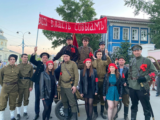 Алтайские комроссы провели яркое шествие на музейной ночи