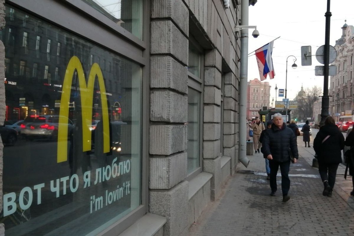 Точно спб. Макдоналдс в России. Макдональдс СПБ. Макдональдс сеть туалетов. Макдональдс ресторан.