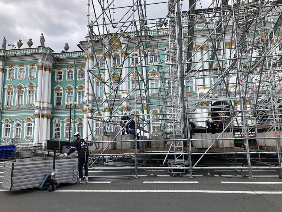 Как на Дворцовой площади готовятся ко Дню города