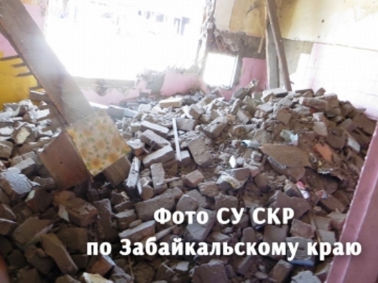 Потолок рухнул под четырьмя детьми на чердаке аварийного дома в Забайкалье