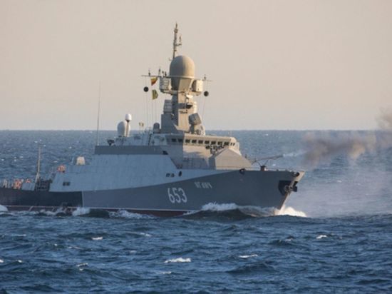 На день ВМФ в Петербурге покажут корабль с ракетами «Калибр»