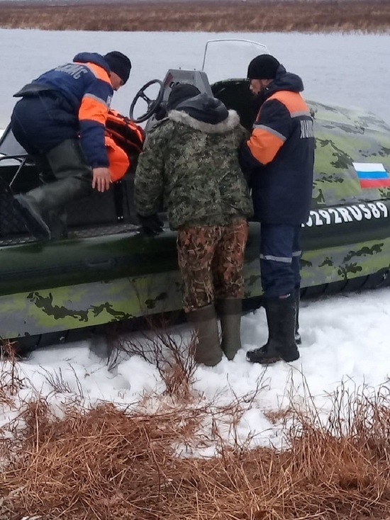 Спасатели привезли в больницу Яр-Сале двоих продрогших охотников