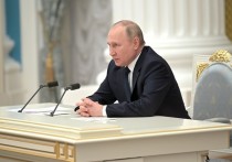 Президент России Владимир Путин поручил до 1 августа определить сроки и объем поставок судов ледокольного флота для Северного морского пути