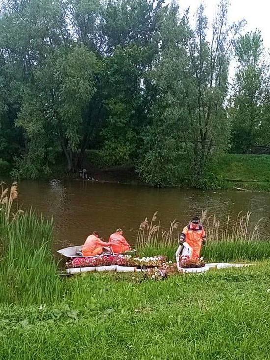 В Белгороде родителей подростков, сплавлявшихся на цветочной инсталляции, привлекли к ответственности