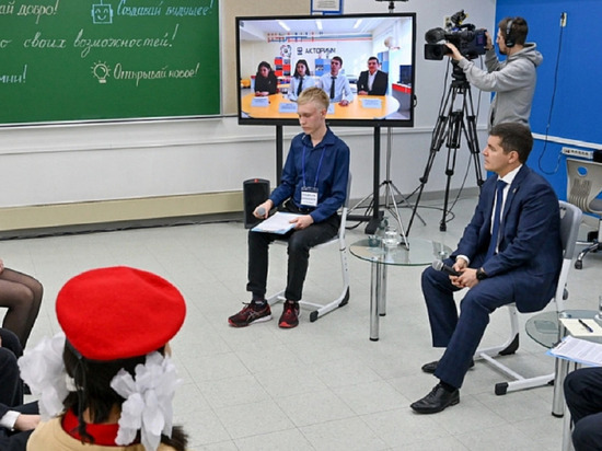 Губернатор ЯНАО Дмитрий Артюхов накануне, 23 мая, встретился с талантливыми школьниками автономного округа