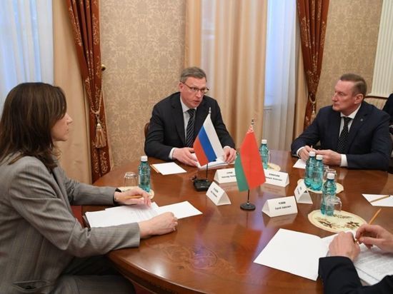 Александр Бурков пригласил в Омск белорусскую делегацию для обсуждения торговли и инвестиций