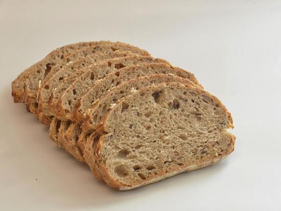 Диетолог рассказал, кому стоит исключить из меню дрожжевой хлеб