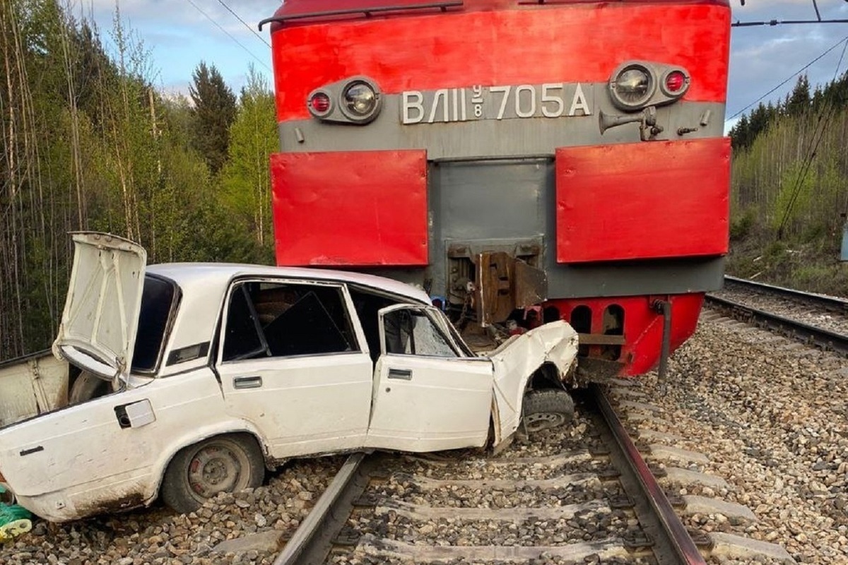 Невьянск тагил электричка. Авария на железной дороге. Авария на Железнодорожном переезде.