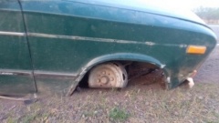 В Хакасии школьник устроил яркую автопогоню на машине без колеса
