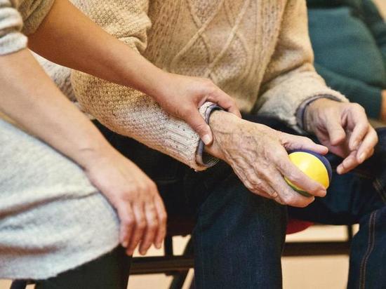 Пожилым и инвалидам в ЯНАО организуют долговременный уход