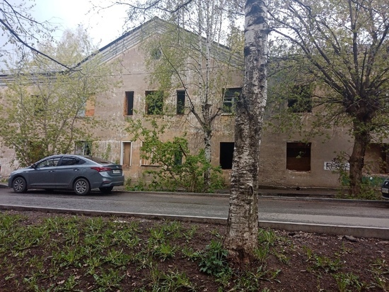 В Кирове в расселенных домах на улице Крутикова поселились дети
