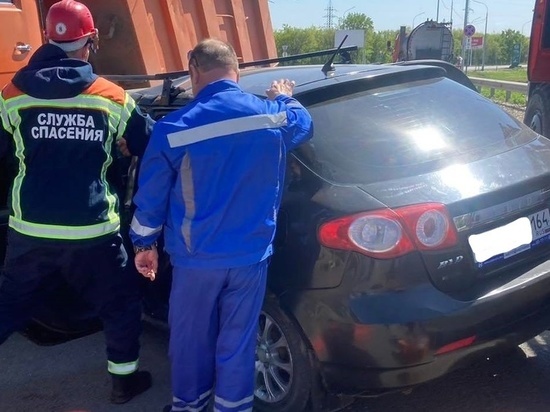 Под Саратовом в ДТП с КамАЗом погиб водитель легковушки