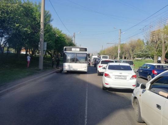 По факту гибели ребенка под колесами автобуса в Красноярске возбуждено уголовное дело