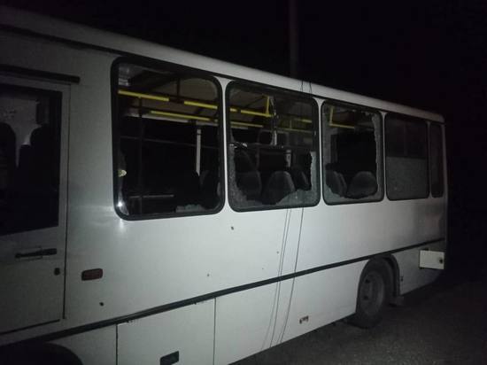 Снаряды артиллерии повредили семь жилых домов и автобус в Донецке