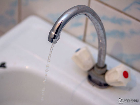 Жители кузбасского города пожаловались на грязную воду из-под крана