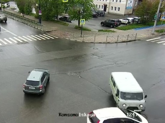 Появилось видео момента ДТП с участием автомобиля медицинской службы в Южно-Сахалинске