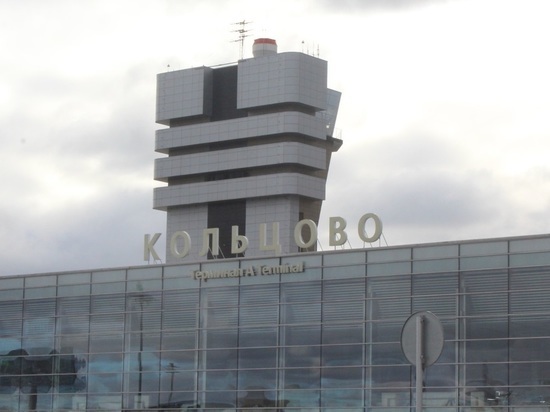 Самолет приземлился в «Кольцово» из-за плохого самочувствия пассажирки