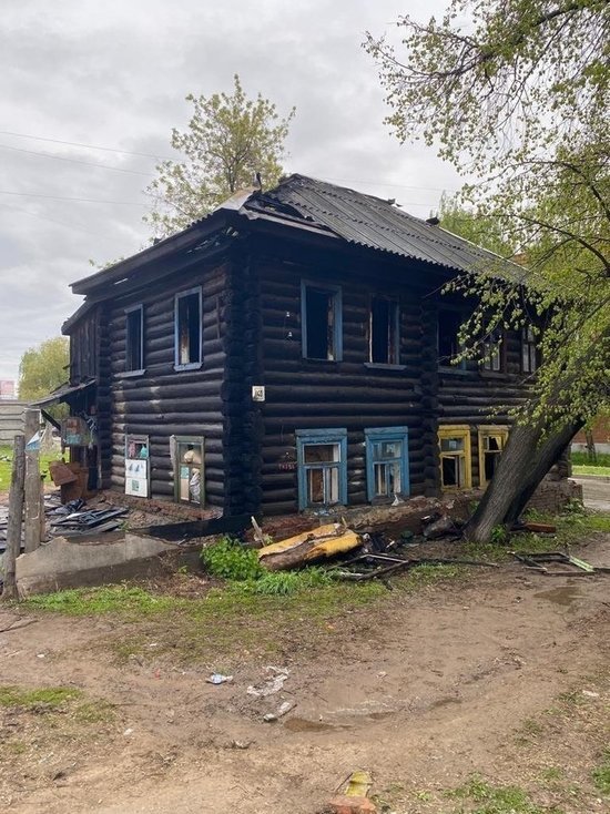 В сгоревшем заброшенном бараке в Ижевске погиб мужчина